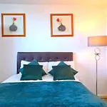 Sidemersey Livings- Central And Quiet 2-Bedroom Flat With A View